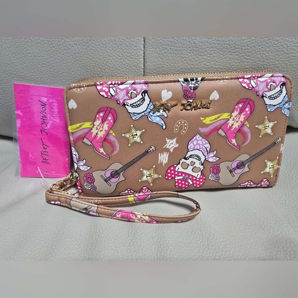 NWT $58 Betsey Johnson Zip Around Wallet Wristlet -   Cowboy Skulls On Brown